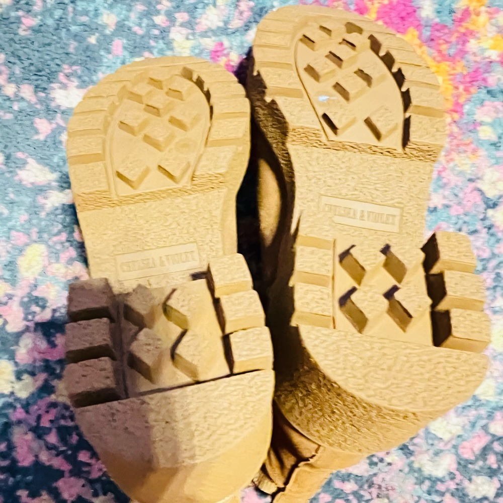 New Chelsea & Violet Lottie Suede Lug Sole Platform Chelsea Booties - Picture 4 of 10